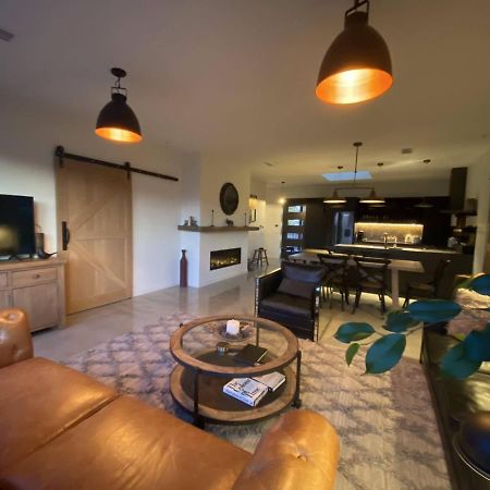 Black Stilt Retreat, Stunning Luxury Property Twizel Exterior photo