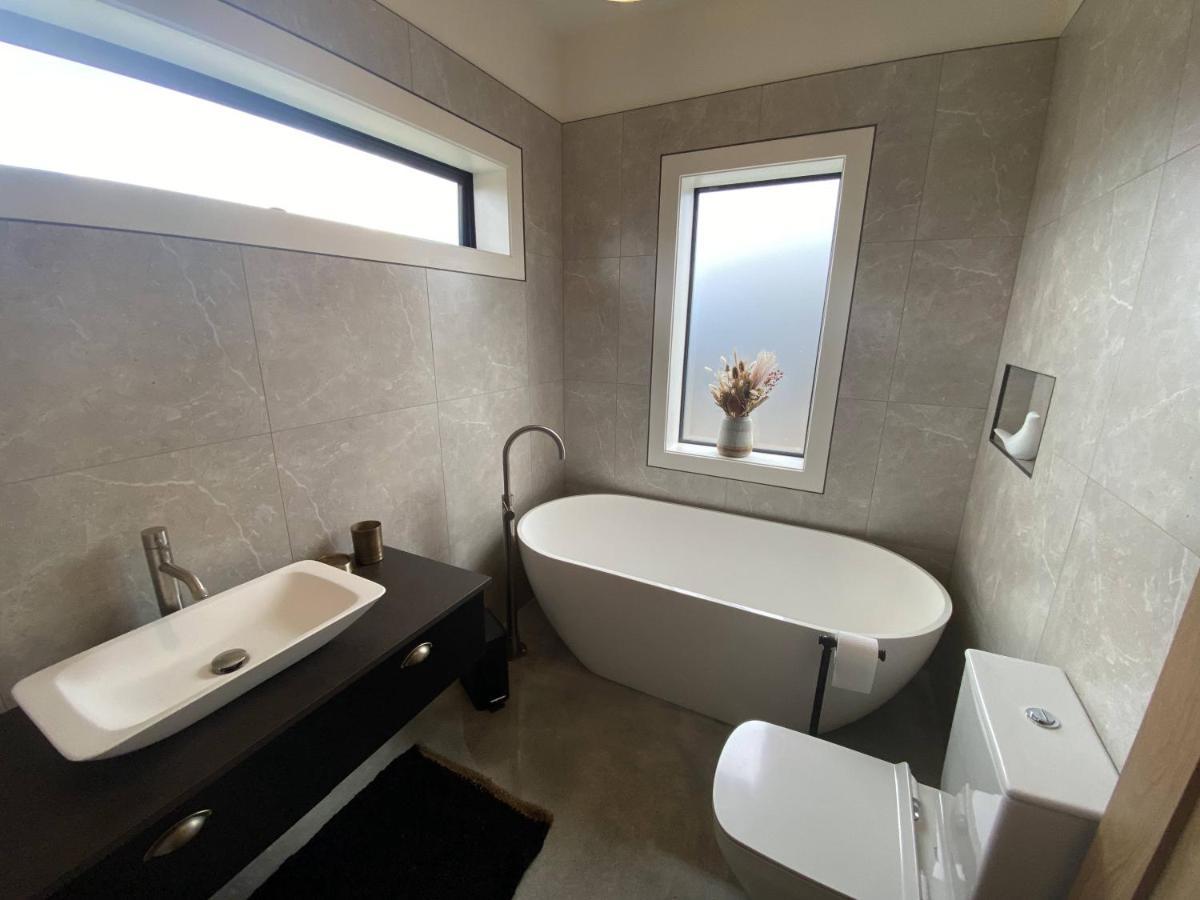 Black Stilt Retreat, Stunning Luxury Property Twizel Exterior photo