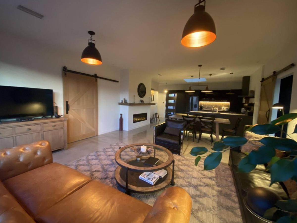 Black Stilt Retreat, Stunning Luxury Property Twizel Exterior photo